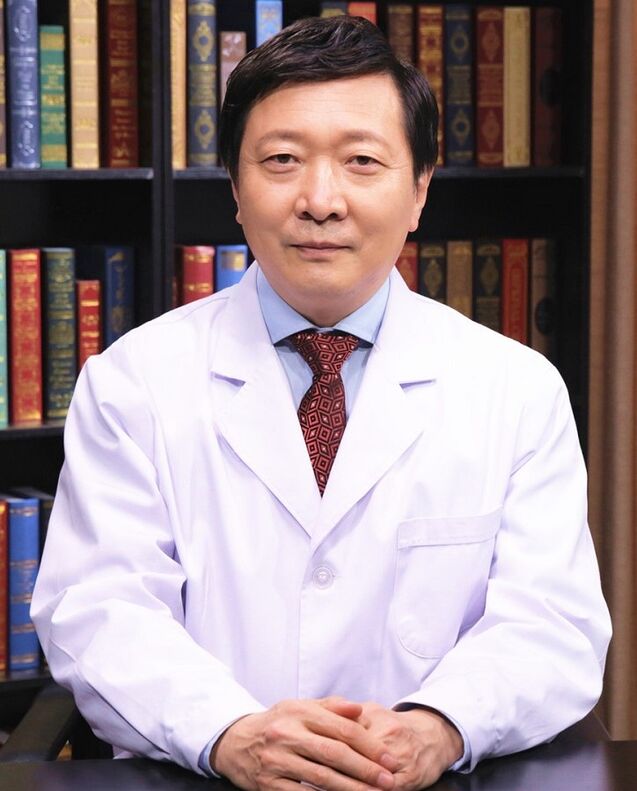 Doktor Urologist Jonathan Babiera